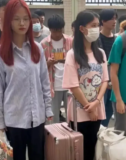 有人说现在读大学无用，不如早点出来打工！真是刻舟求剑，思想僵化，根本不知道时代变