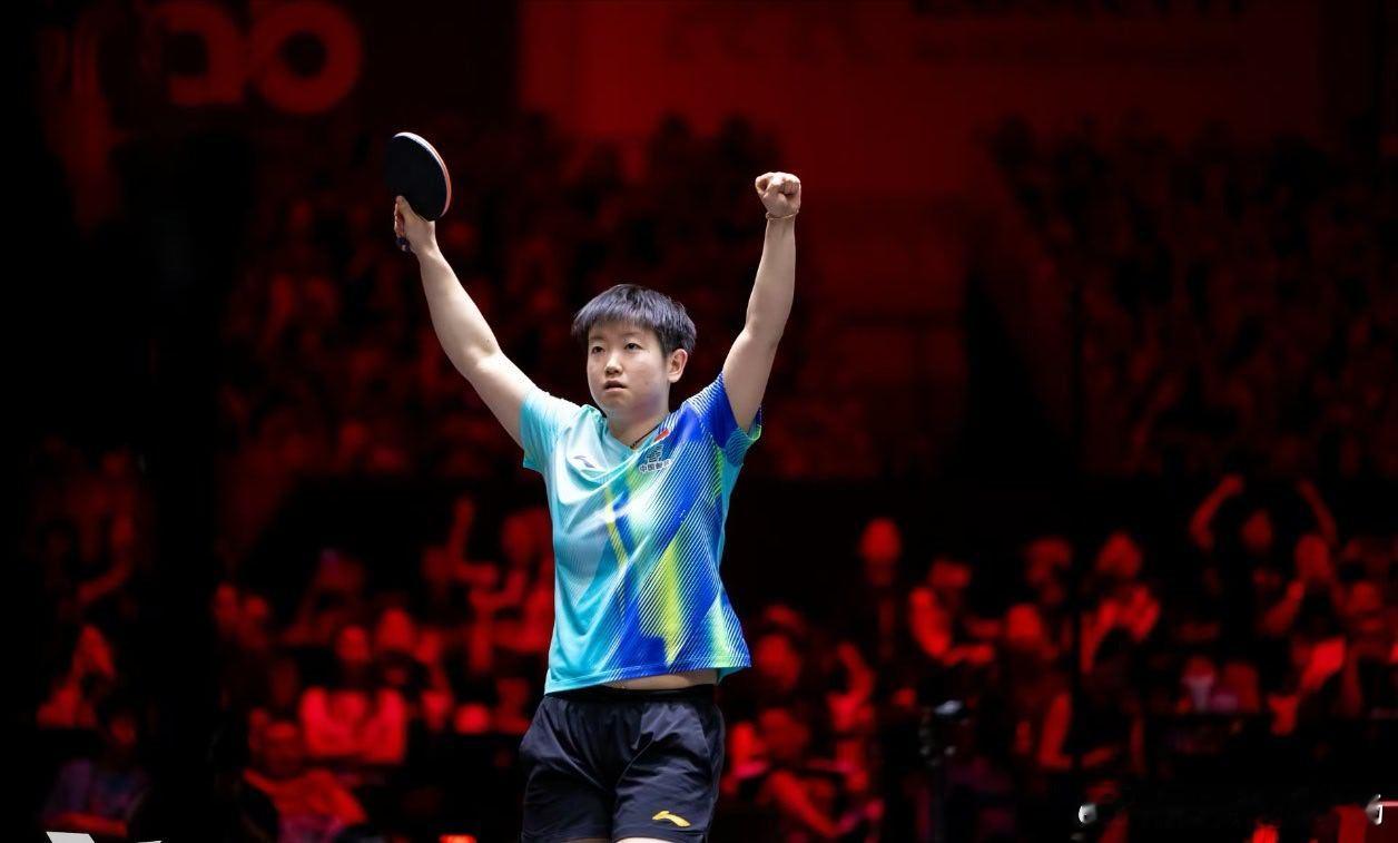 孙颖莎央视采访燃爆全场！谈中美乒乓外交55周年传承使命，赛场霸气庆祝照曝光，国乒