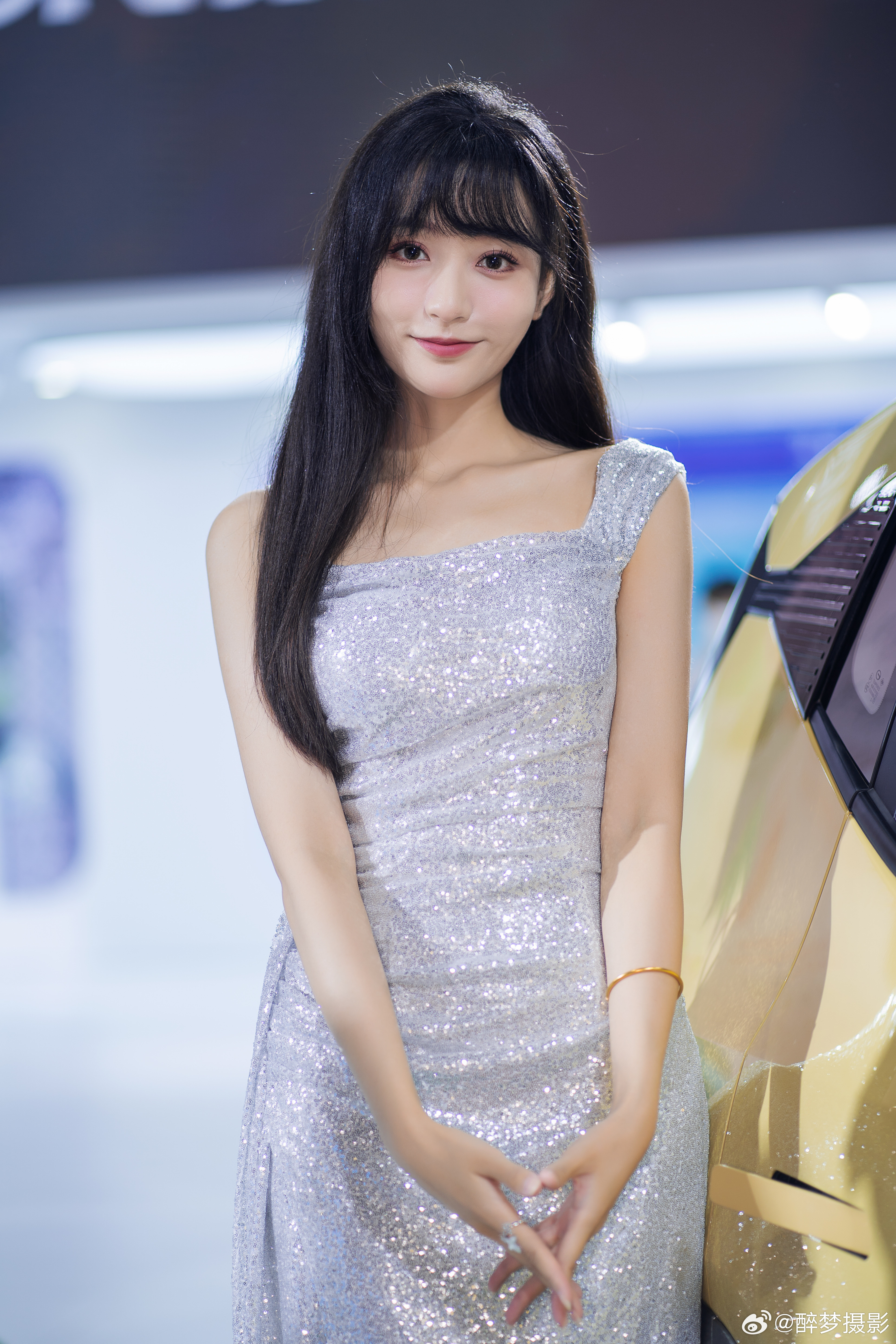 温柔娴静的女生就像春日里的微风，舒服又安心～模特：雯婧活动：广州车展｜华南国际车