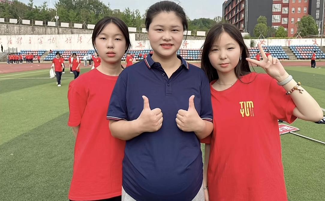 真的太痛心了，这位美女老师居然会以这样的方式离开。按理来说，二胎更为顺利，不应