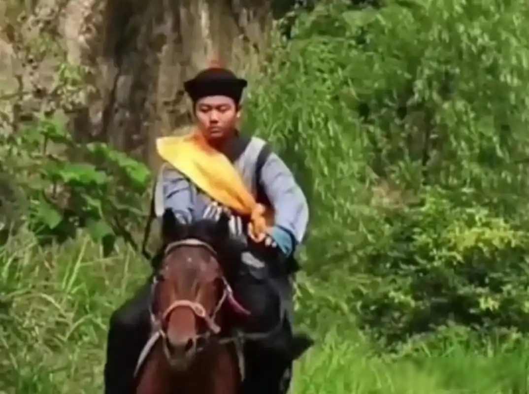 八百里加急一人一马，为何土匪不敢打劫？劫了会有什么后果天宝十四年深秋，一匹枣红