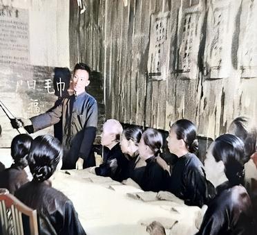 这是50年代全国开展识字班期间湖北武汉妇女在上课。众所周知，山东的姑娘常被称为识