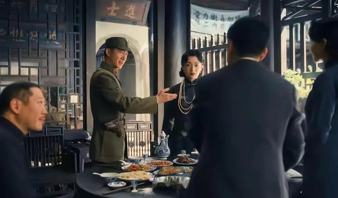 张云魁是新四军将领，战死沙场，怎么就得不到大家的尊重。为什么写张云魁娶了小月，