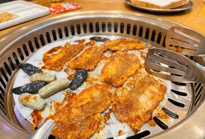 今天实在太惬意啦！先是痛快吃了顿滋滋冒油的烤肉，又美美看了场温柔日落。结果一时兴