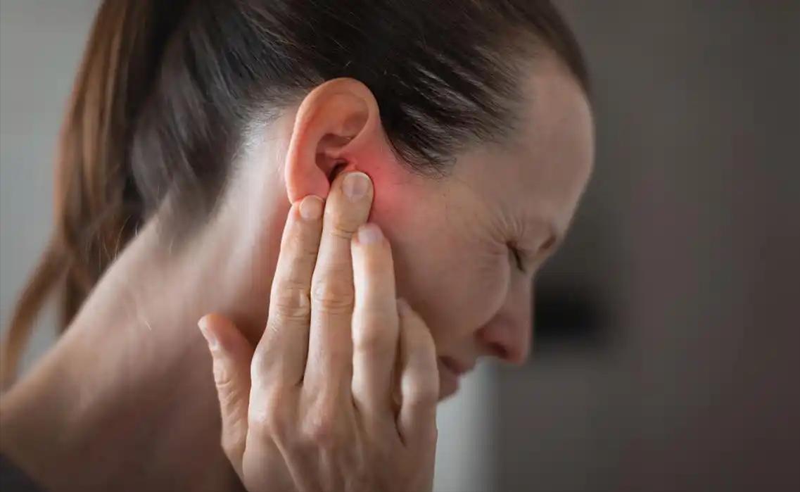 耳朵是“心梗”的放大镜？提醒：耳朵若有这5个异常，赶紧去医院耳朵这个部位，大