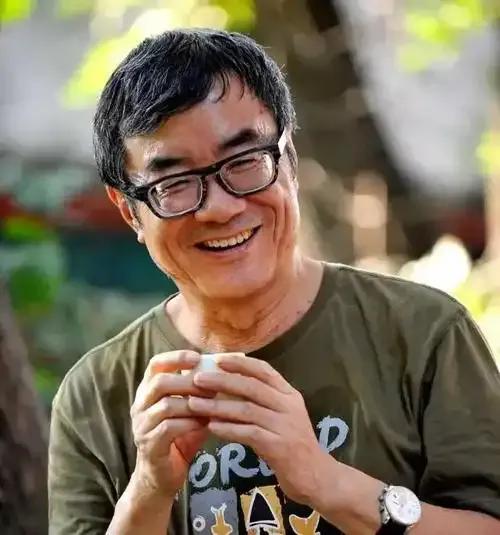 周国平先生说：“人要有定力，定力来自两个东西，一个是明确而坚定的价值观，清楚自