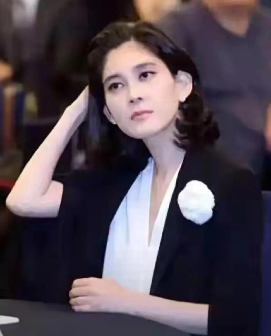 1999年三星长公主李富真“下嫁”保安任佑宰，引韩国舆论哗然，这段不被祝福的婚姻