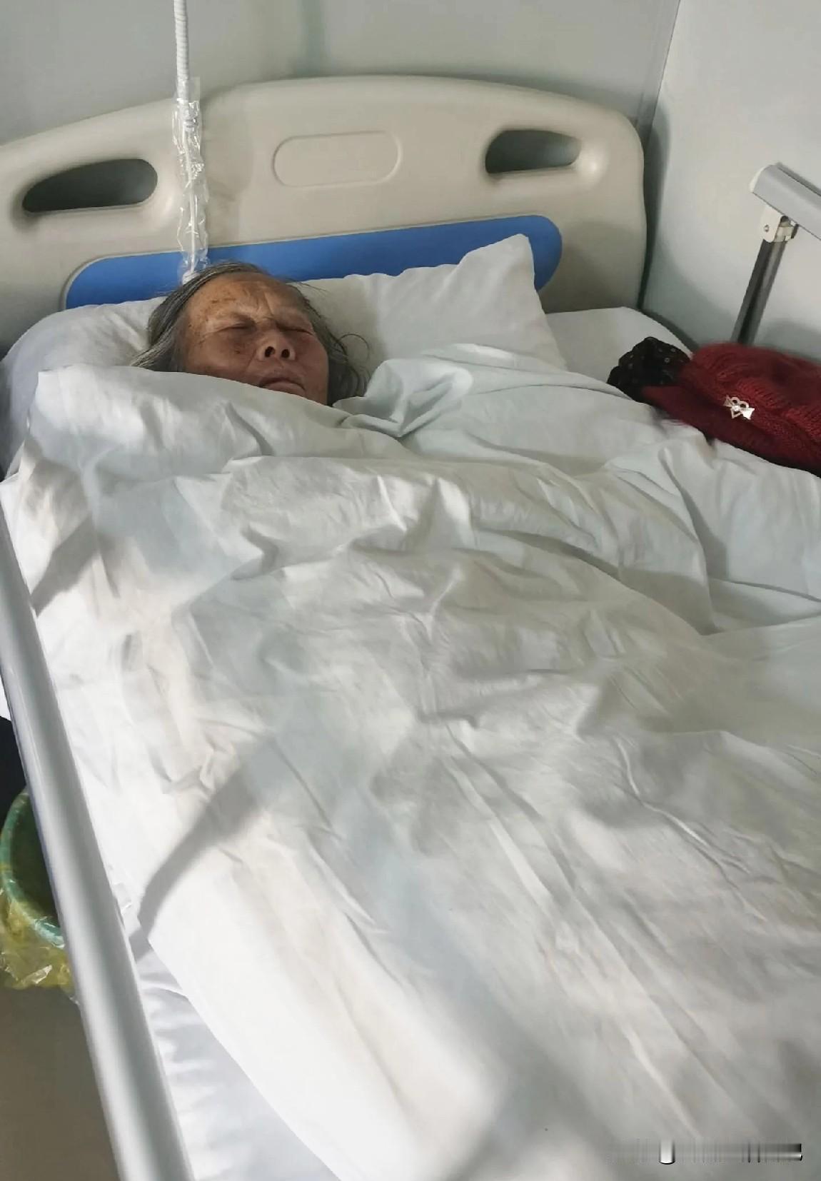 婆婆打了一宿麻将，脑出血倒倒在麻将桌上，做手术抢救过来也是瘫痪。让老人体面的走，