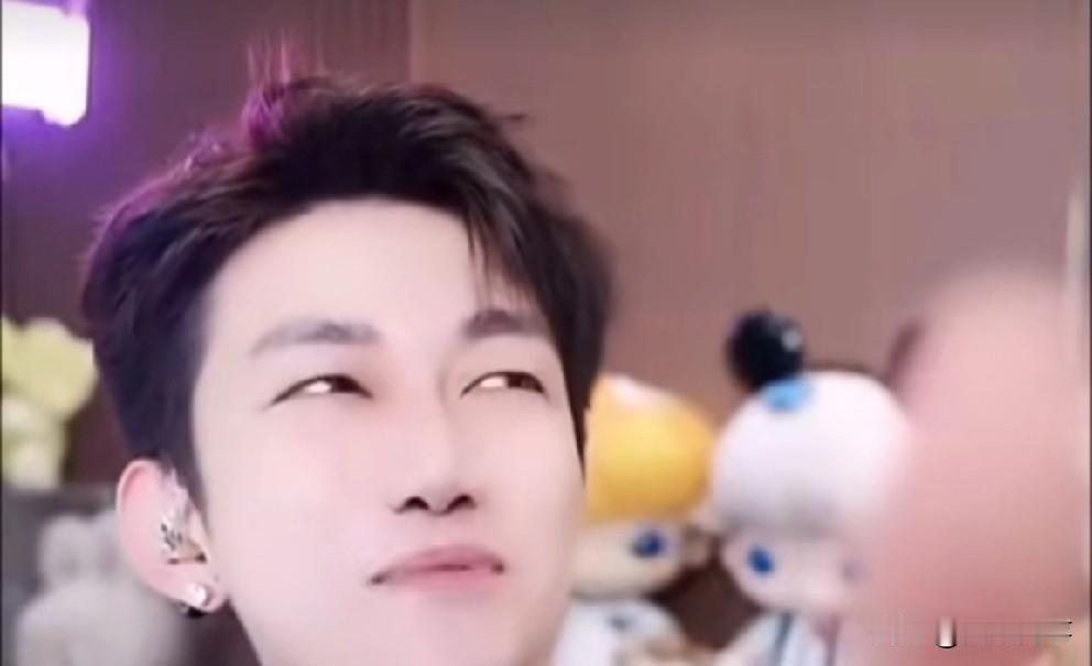 d音平台禁止枷柏露脸出镜，阿哲急忙阻拦！  枷柏去探望