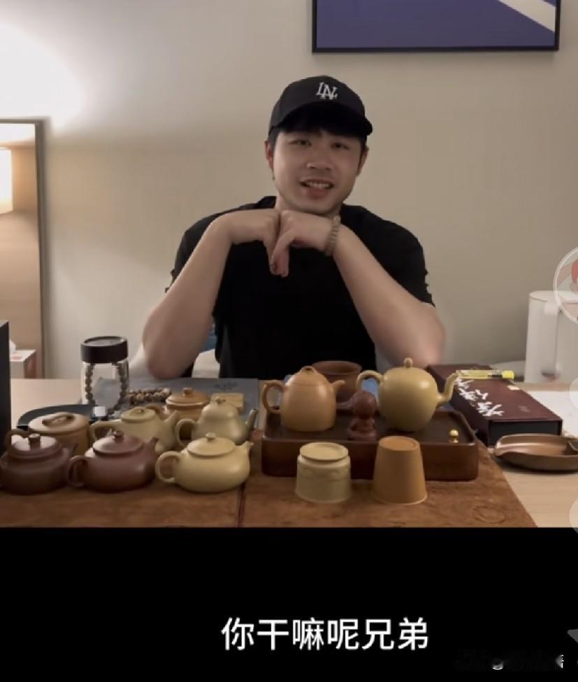 曹巍也去上海参加封训了。刚刚看到大童更新了动态，封训中的曹巍和他的聊天日常，曹