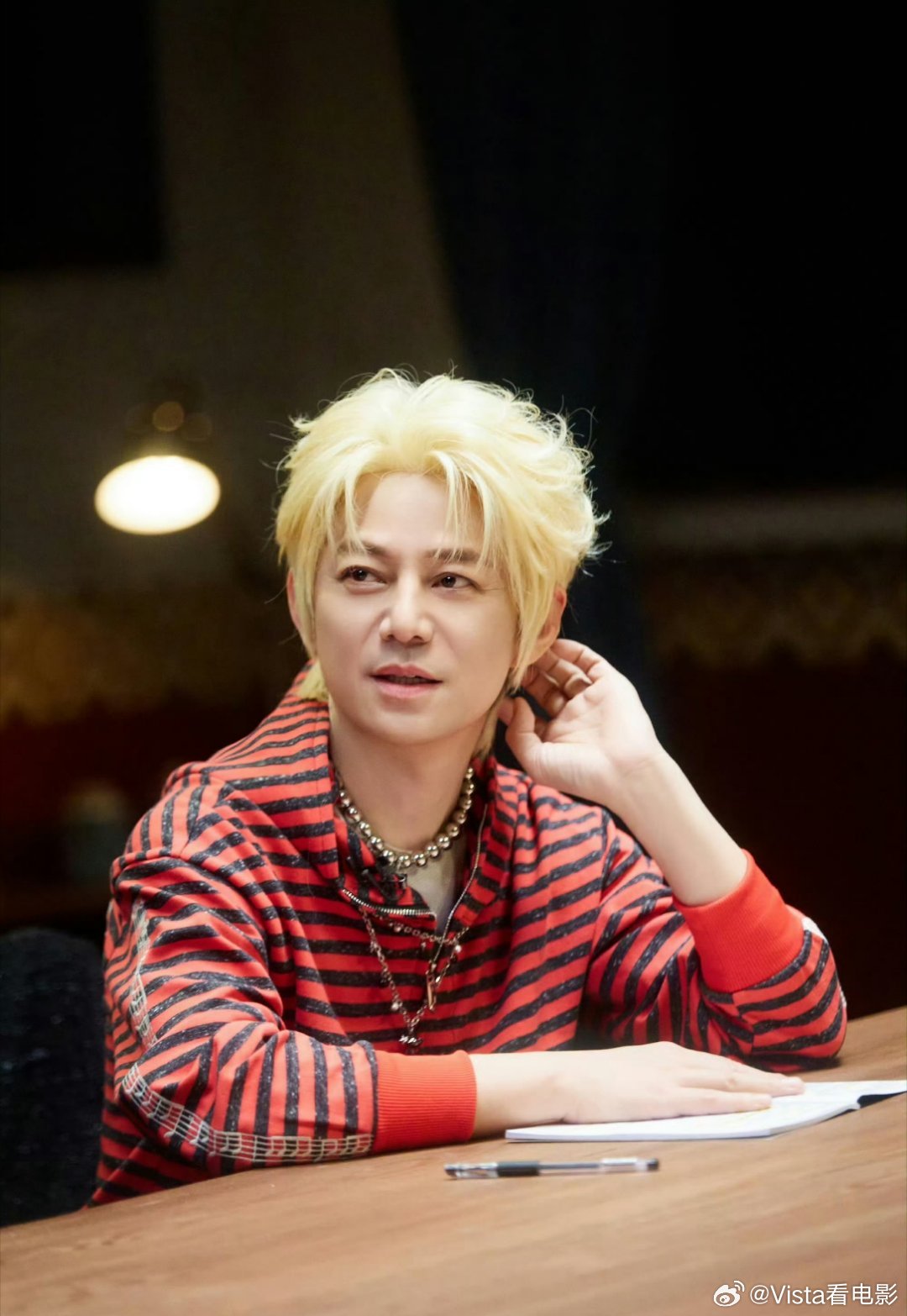 何老师一听见“黄毛”两个字都应激了活大半辈子，第一次被叫黄毛哈哈哈哈哈哈何老师听