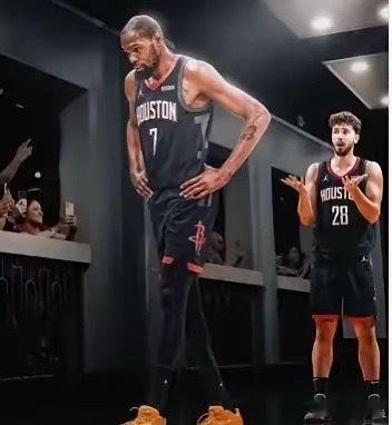 惨！杜兰特要被甩了据美记EvanSidery透露，火箭内部有人认为杜兰特可能已