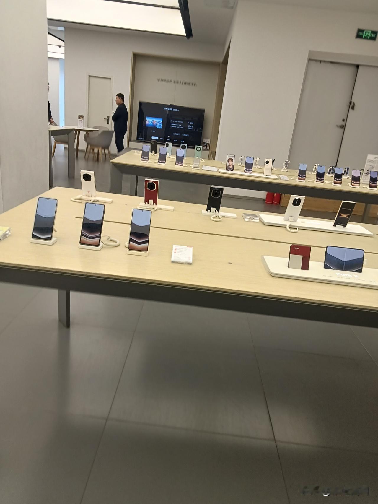 哇唔！99.9元红包昨天订的mate80黑色512的付了4999元，