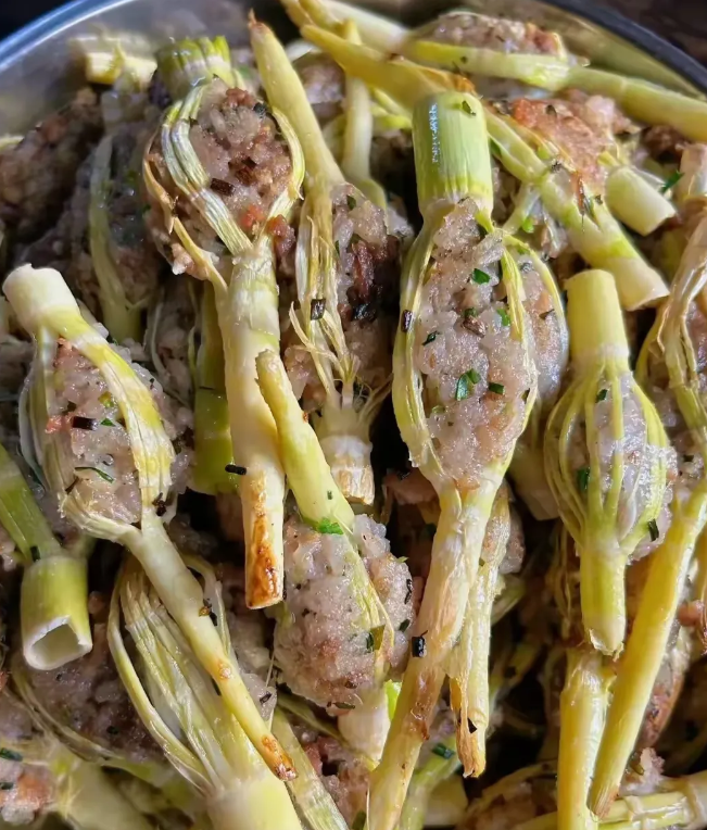 这是一道什么特色美食？看起来很新奇有吃过的朋友吗？