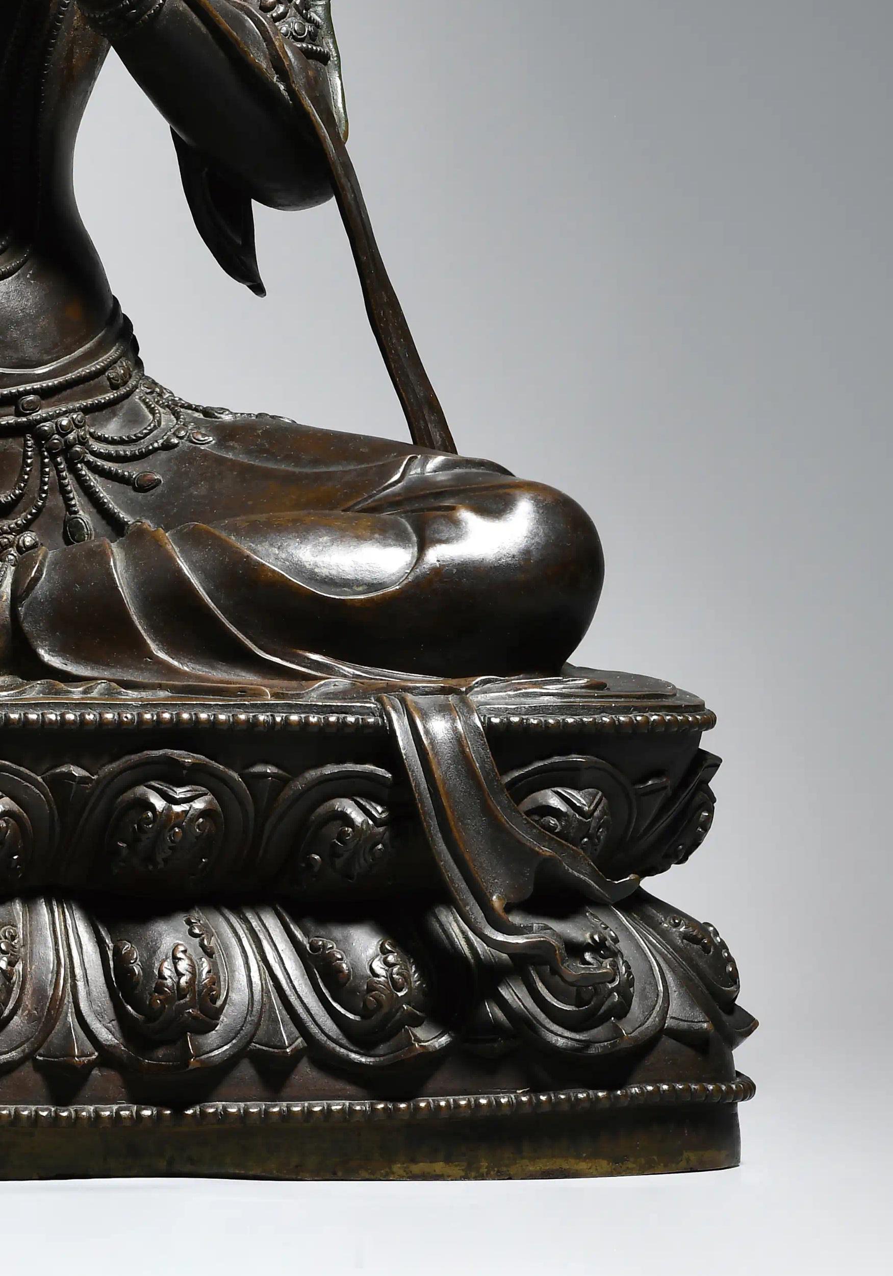 明宣德（1426-1435年）观音菩萨坐像来源：瑞士私人旧藏此尊观音像即为明代