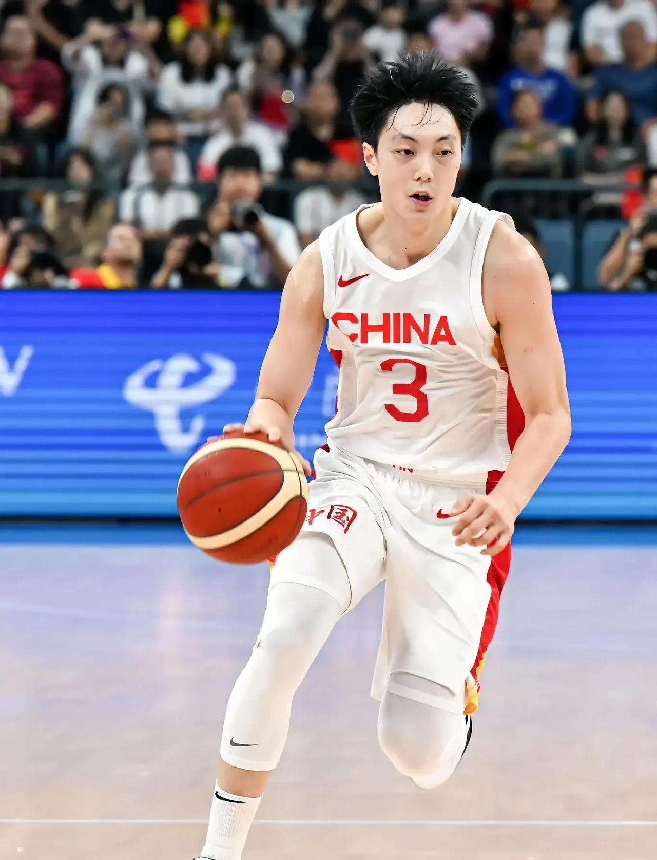 谁能想到，半决赛对新西兰，胡明轩顶住压力能打这么好！中国男篮与新西兰的半