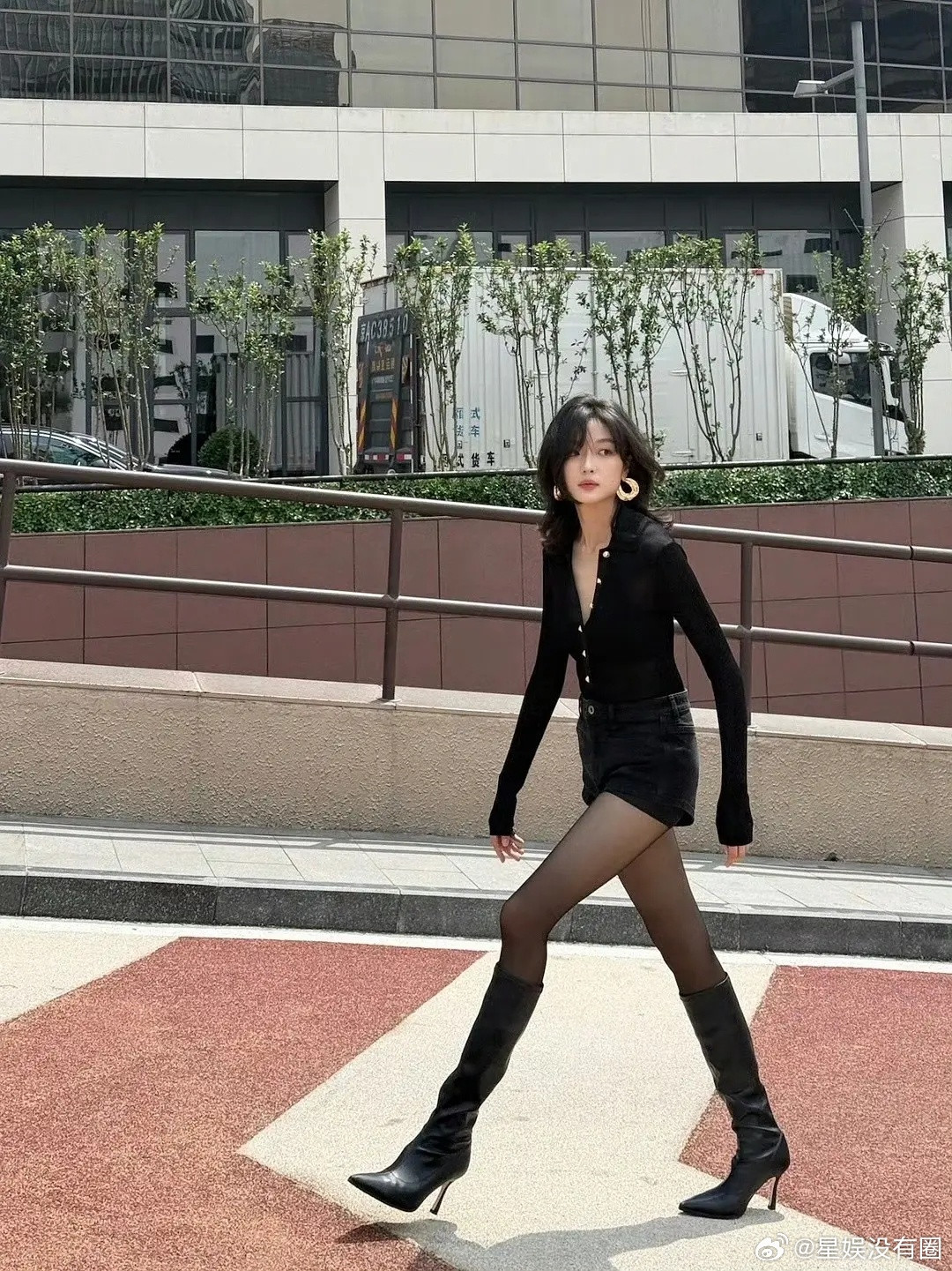 孙千为什么从不营销身材可能是有目共睹吧网友辣评，那王楚然老营销美貌算啥，洗脑嘛？