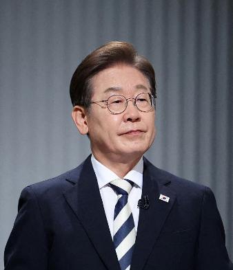 高铁从首尔到达北京。还要借道朝鲜。韩国统一部挺有意思。这个想法听着挺美。