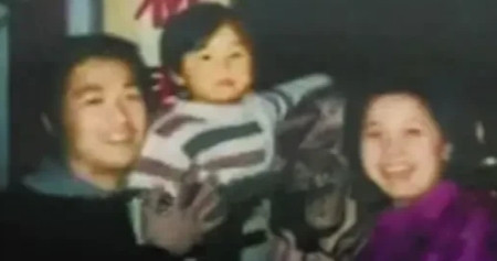 1991年，邓婕跟张国立说：“我想生个孩子。”张国立看了看9岁的张默，沉默了一下