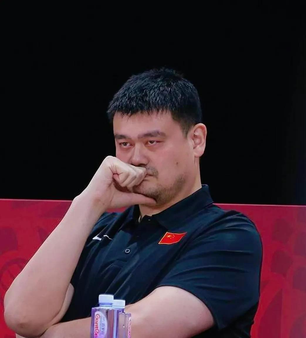 终于明白姚明为什么辞去篮协主席了！姚明一直力挺乔尔杰维奇，上面领导不同意，非要