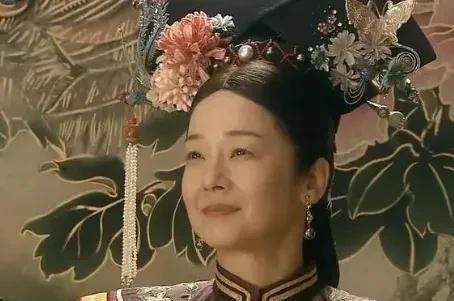 1861年，31岁咸丰病危，慈安见他一脸苍白骨瘦如柴，泣不成声。咸丰见状哭着塞给