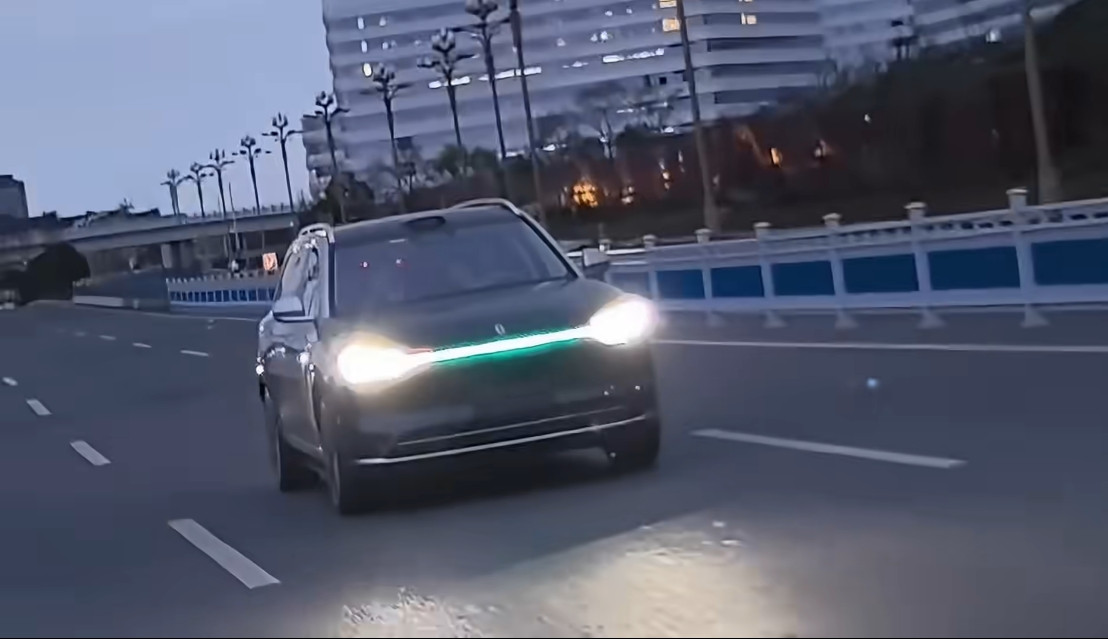 口碑的长期沉淀，问界M9用时间赢下高端市场信任在高端车市，短期的热度...