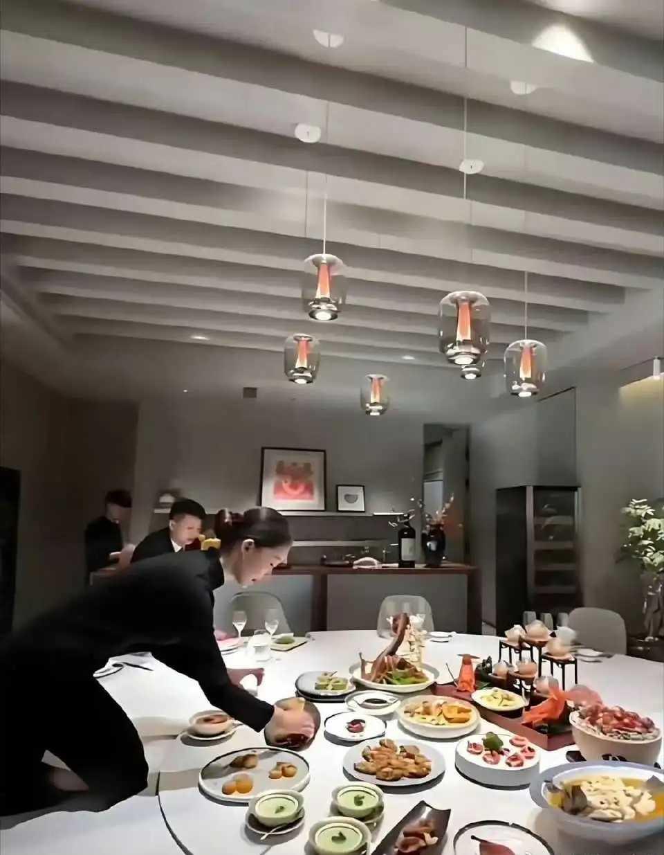 什么样的宴请才能配得上这种服务呢？​​​[捂脸哭]