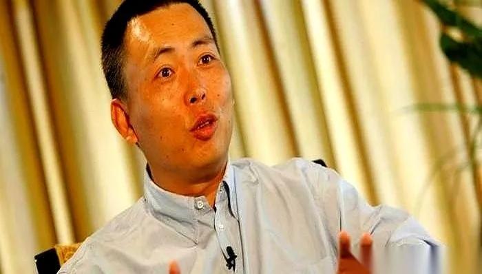 2011年，苹果，一股13块7毛5。段永平买了13万股。我使劲想了想我那会儿