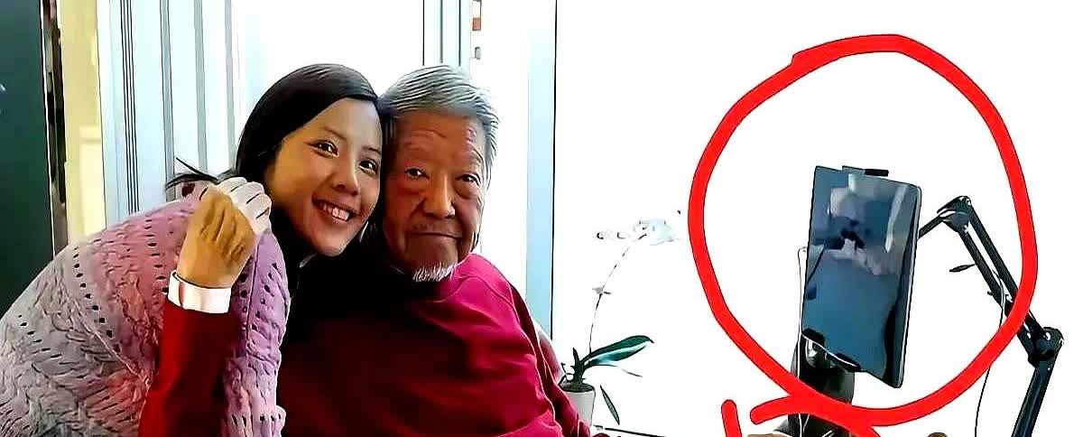这事露馅了！不是嫌他吃相难看，也不是酸他女友成群，是蔡澜那顶“美食家”帽