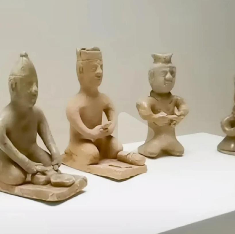 追古装剧的时候，弹幕里总飘过同一个灵魂拷问：古人长裙宽袍仙气飘飘，里头是不是啥也