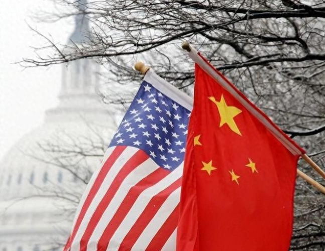 顶不住特朗普关税战，美资本巨头在华开完会后，出奇招带头造反距离特朗普政府发动