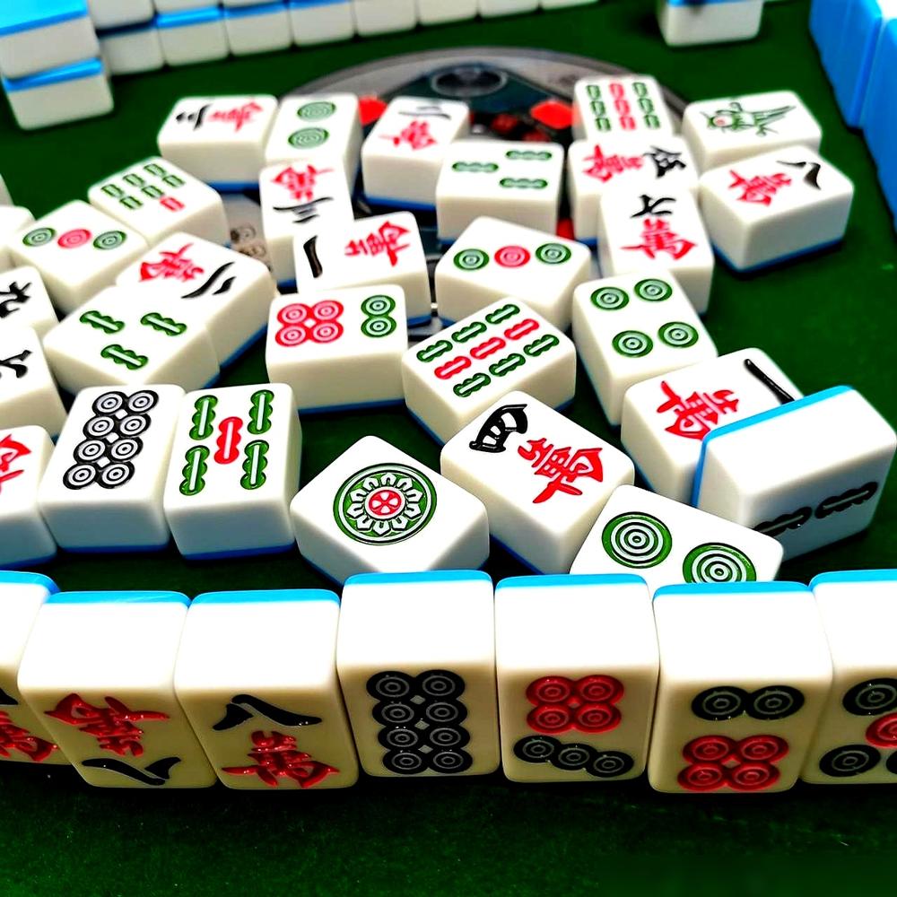 打了30年麻将的老麻神当众骂醒我：“稳住就能赢”是最大的骗局。那天我输到指尖