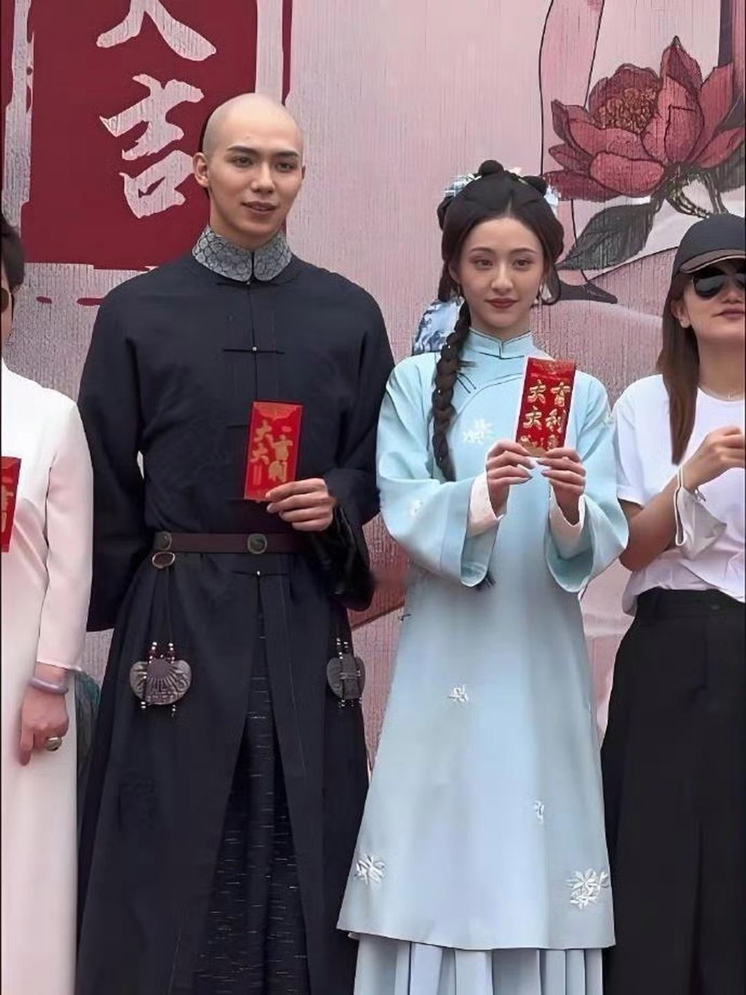 她咋去拍短剧了？