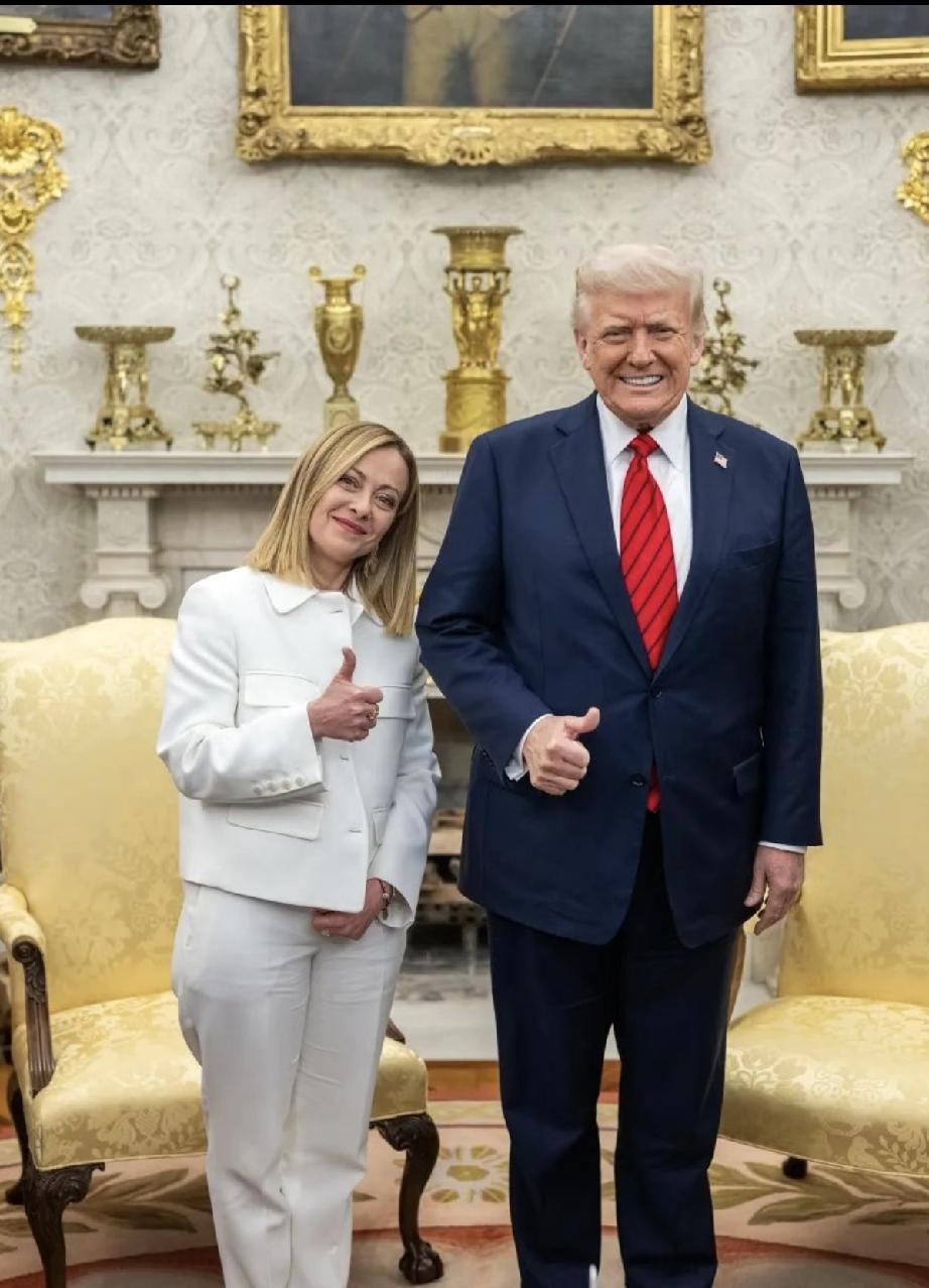 年轻人和老年人不一定有代沟，有时候也能有共同的爱好和话题。你看意大利美女总理梅