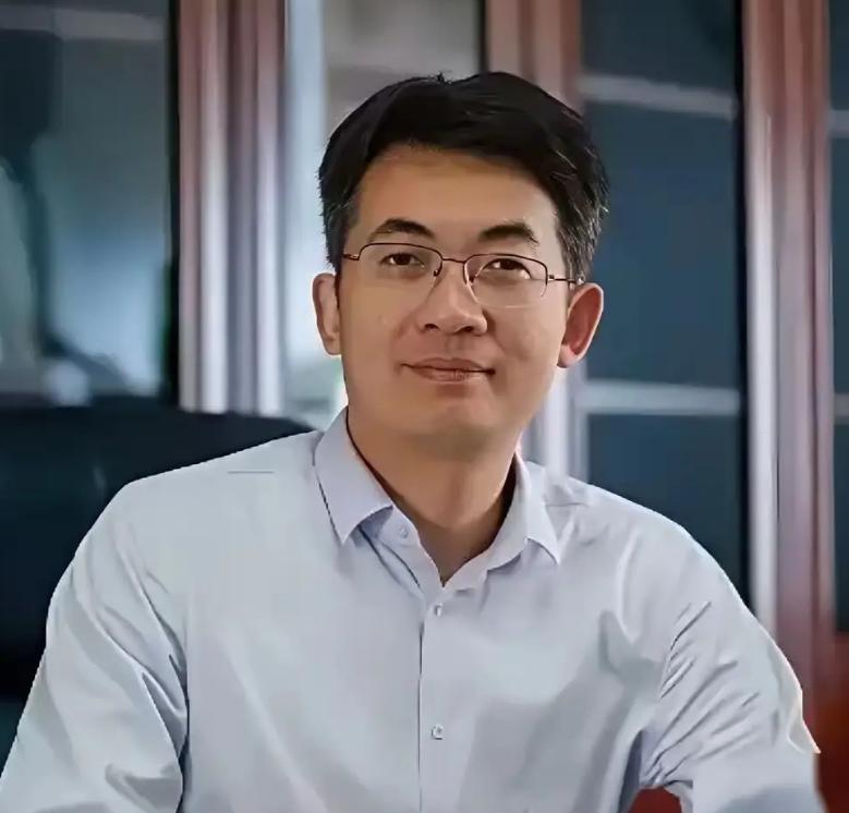 一个教授被举报十年婚外关系，最刺眼的地方，可能根本不是“出轨”两个字。而是举报