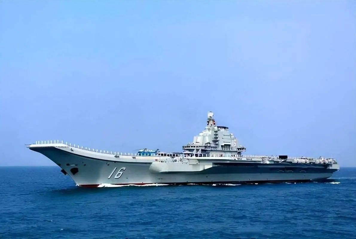 干的好！12月6日下午和傍晚，我辽宁舰正在冲绳东南方向国际水域航行，无端遭日本