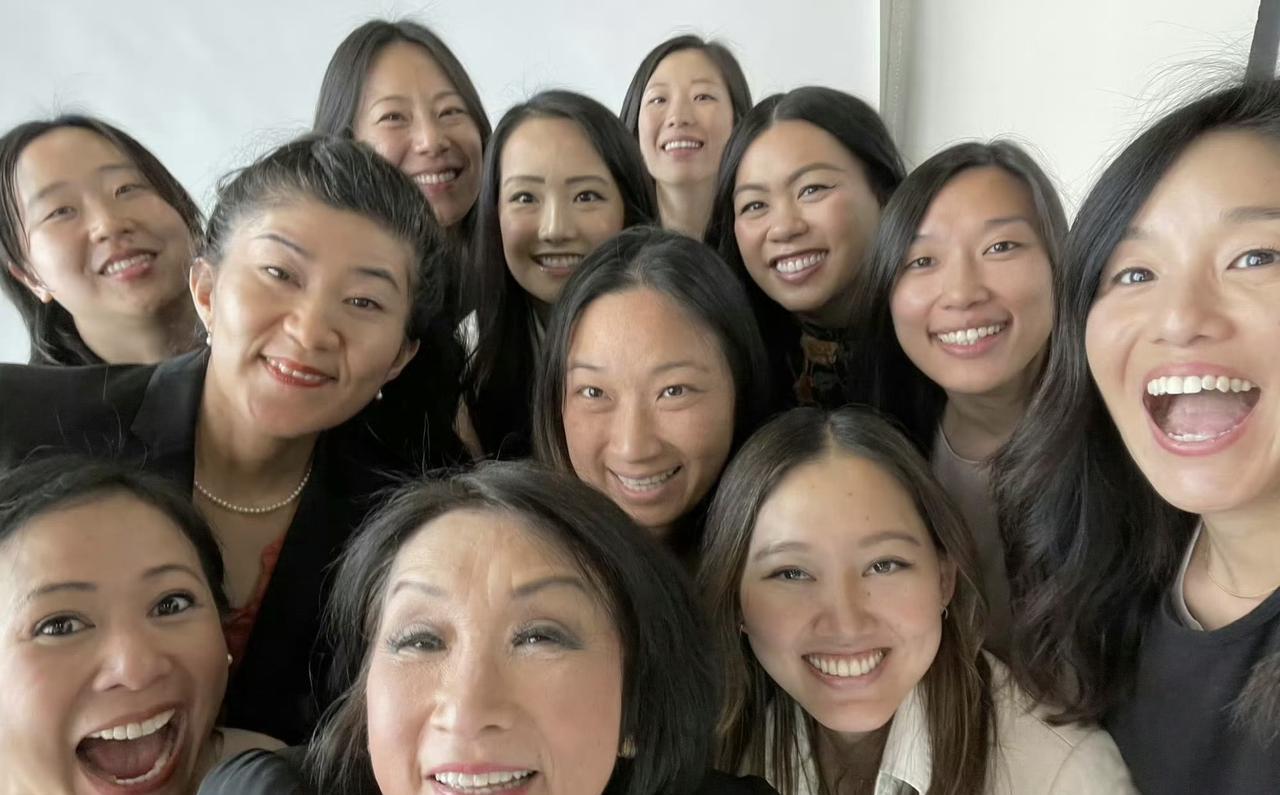 为啥去了美国以后，亚洲女性的妆容都变得非常的刻板印象？感觉都是一个模子出来的，
