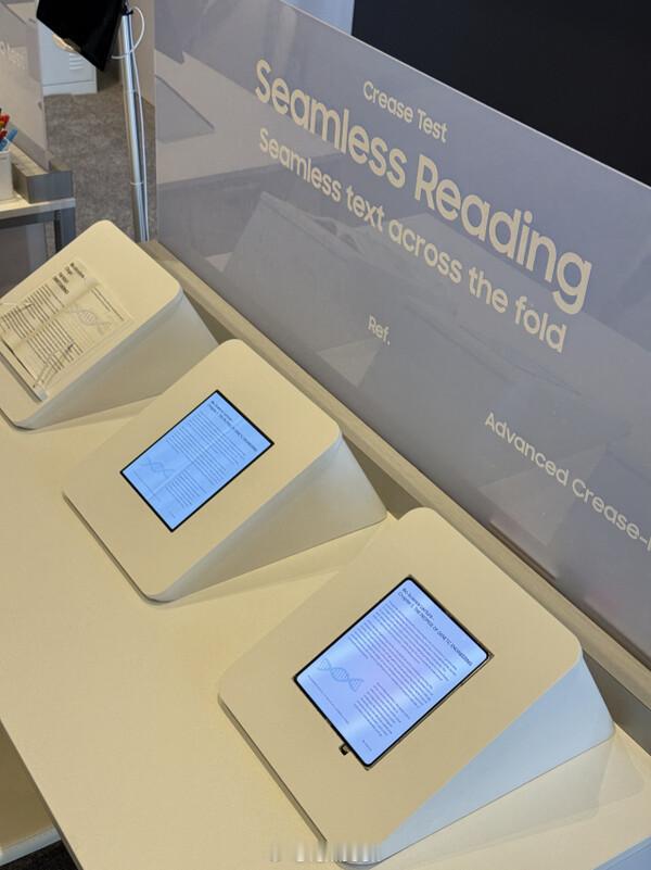 三星在CES上展示了没有折痕的折叠屏幕，不知道接下来的iPhoneFold会不