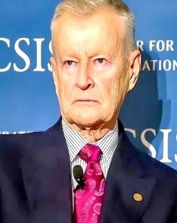 美国一个顶尖的战略大师，晚年翻来覆去就一句话：我们犯了个天大的战略错误，就是在2