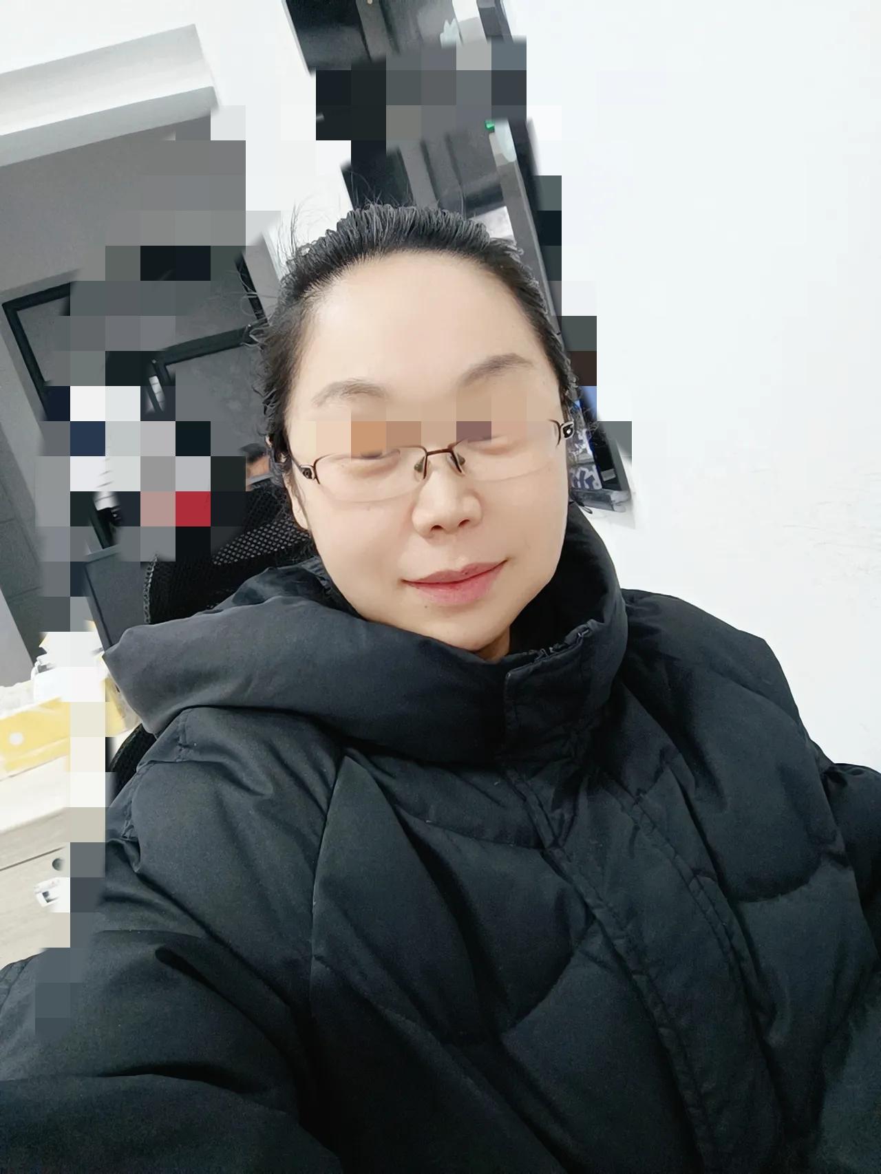 同事退休了，9月份退的，工龄30年，以前她总说，退休后估计就1800，前天碰到她