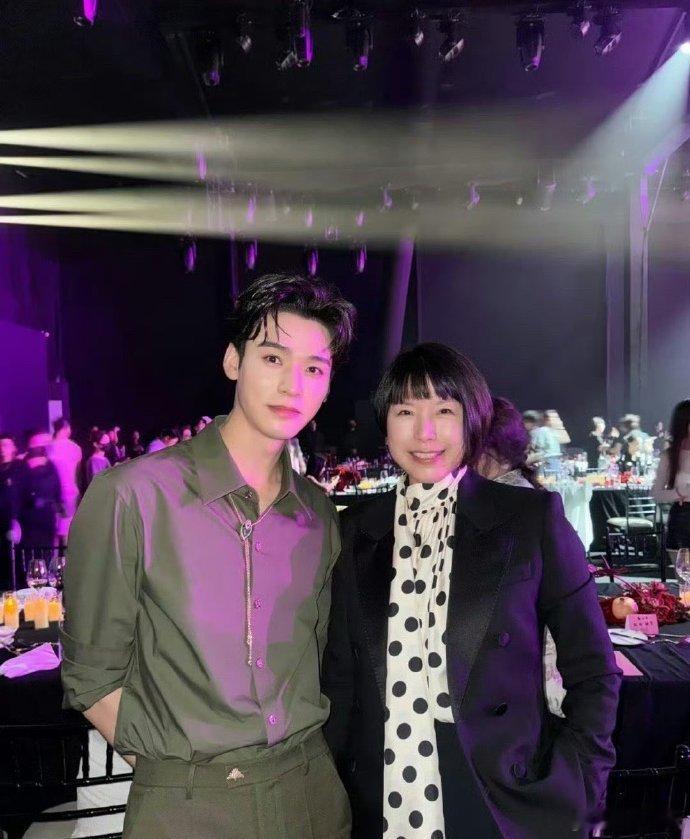 张宇与檀健次、鞠婧祎、龚俊的合影曝光。