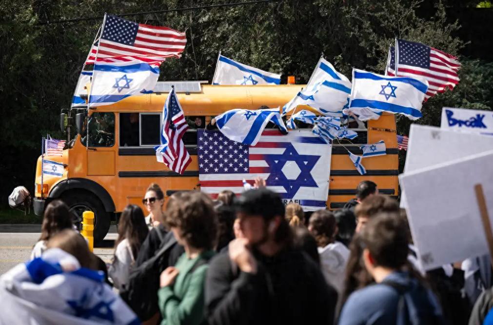 美国教师称以色列人“偷窃肝肾和眼球”，犹太社区施压后被解雇美国圣地亚哥出了个