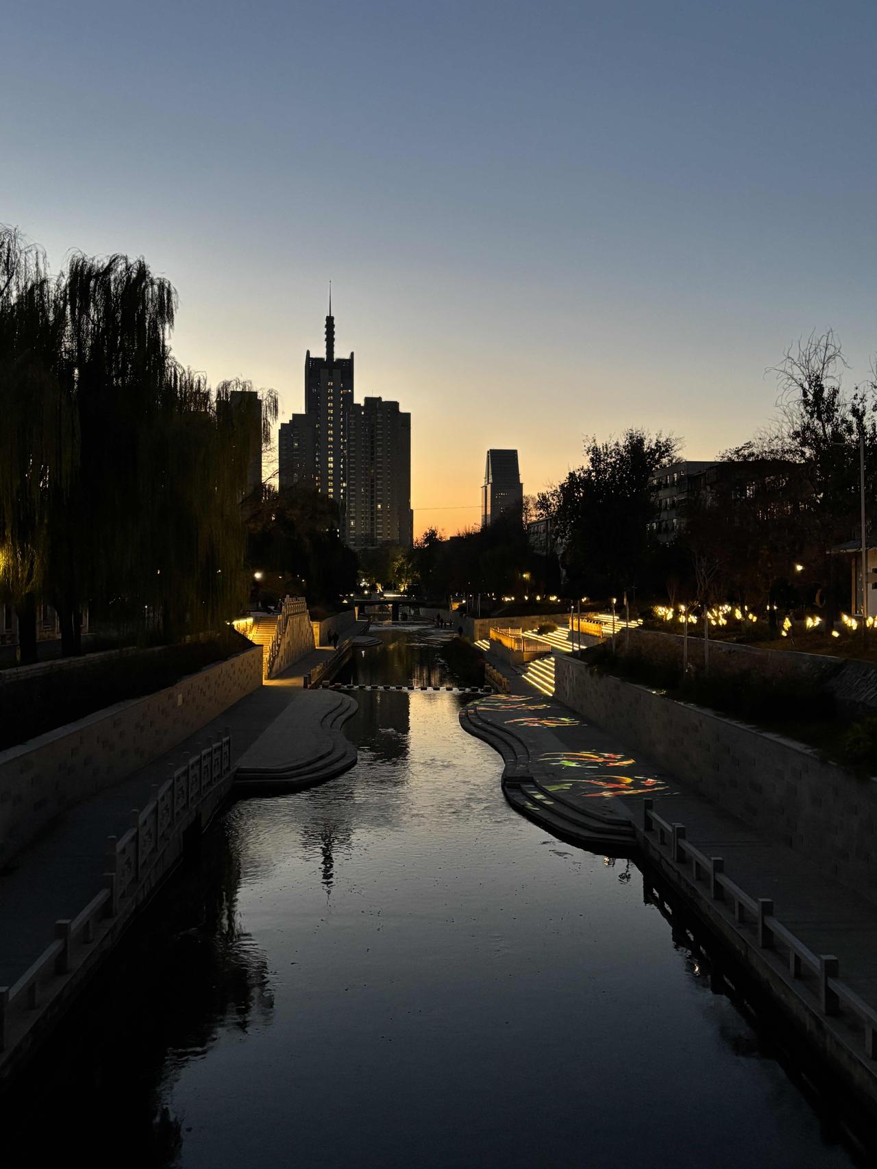 拍一张城市夜景郑州著名的金水河