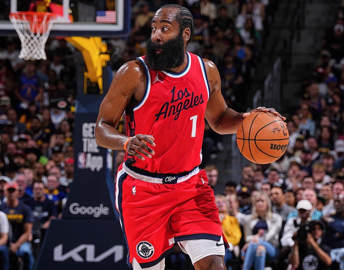 小卡：登哥，你这刚结束中国行，你的球迷就发起：“哈登赢得过NBA总冠军吗？”哈