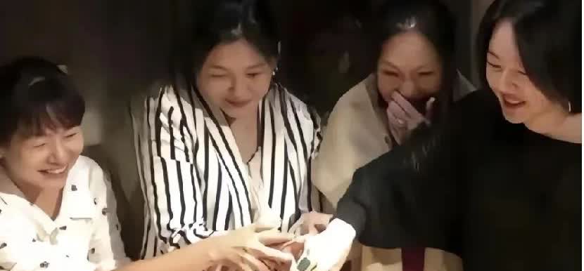 网友说：老S被骂得那么惨，还不是跟汪小菲有关。每次老S在网上有点风吹草动，就