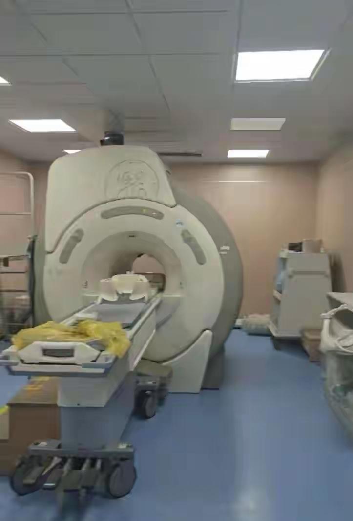 太离谱！武汉唐先生因颈部疼痛做核磁共振时，被医生固定在机器上遗忘6小时，清晨才被