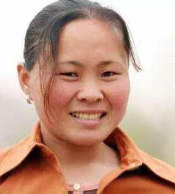 1994年，一个18岁的少女在火车站被人拐卖到偏远农村，婚后她拼了命想逃跑，可一