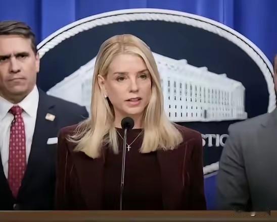 美国司法部长帕姆·邦迪表示：“如果我们起诉爱泼斯坦档案中的每个人，整个系统将会崩