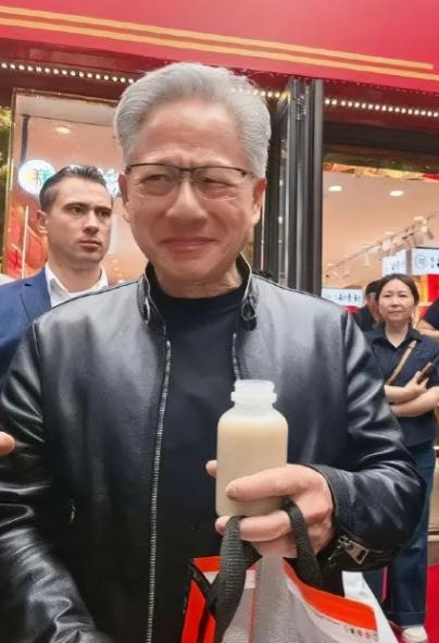 亲舅舅带娃能有多离谱？自己在美国日子紧巴巴，仍咬牙接管了黄仁勋兄弟。本想好好照顾