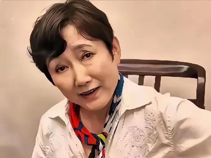 这张照片吓死我了！这是成方圆吗？有点接受不了！当年成方圆是多么的可爱，漂亮美丽，